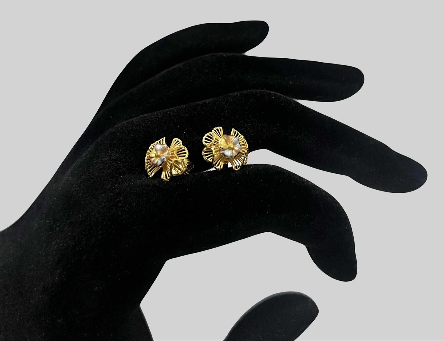 WG03586 E 18k Saudi Gold Earrings 1.86g