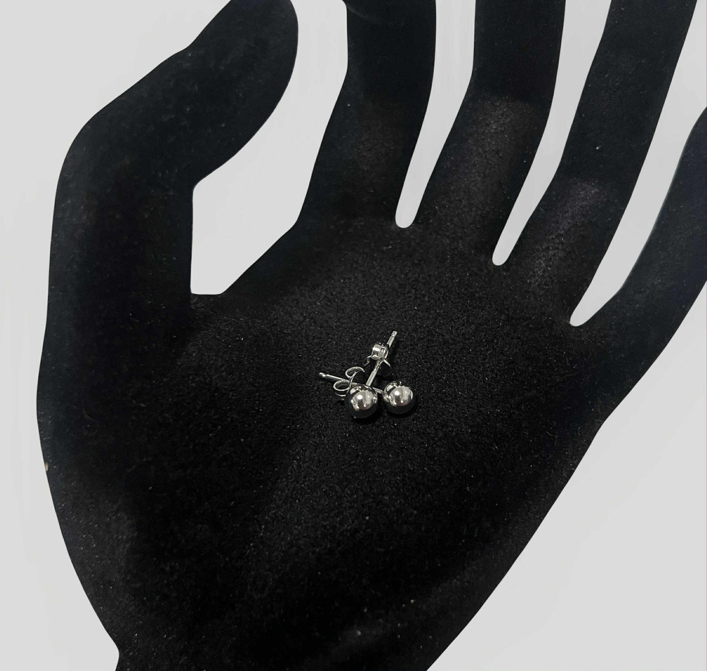 WG03603 E 18k Saudi Gold Earrings 1.14g