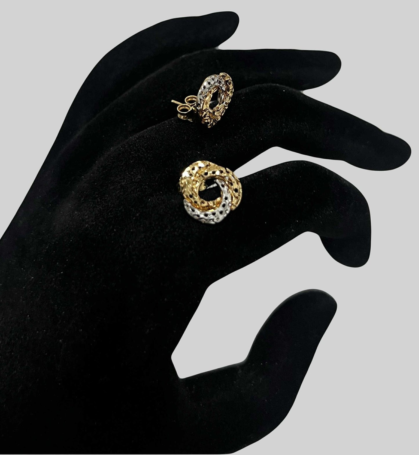 WG03589 E 18k Saudi Earrings Gold 2.16g