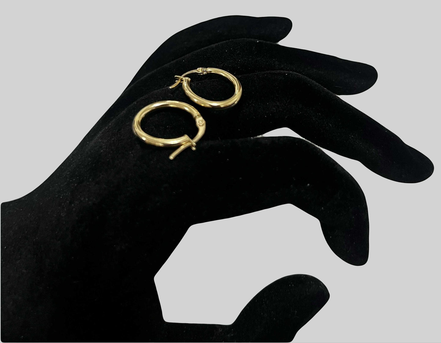 WG03593 E 18k Saudi Gold Earrings .95g