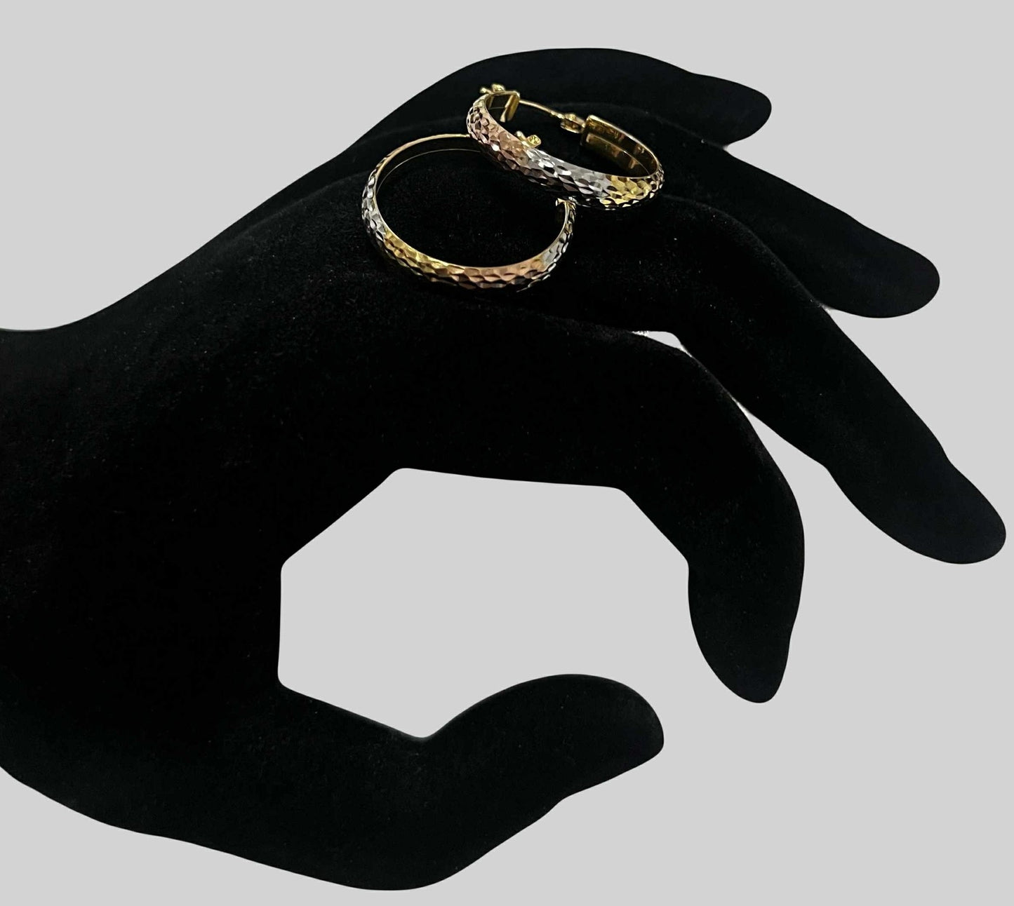 WG03594 E 18k Saudi Gold Earrings 2.94g
