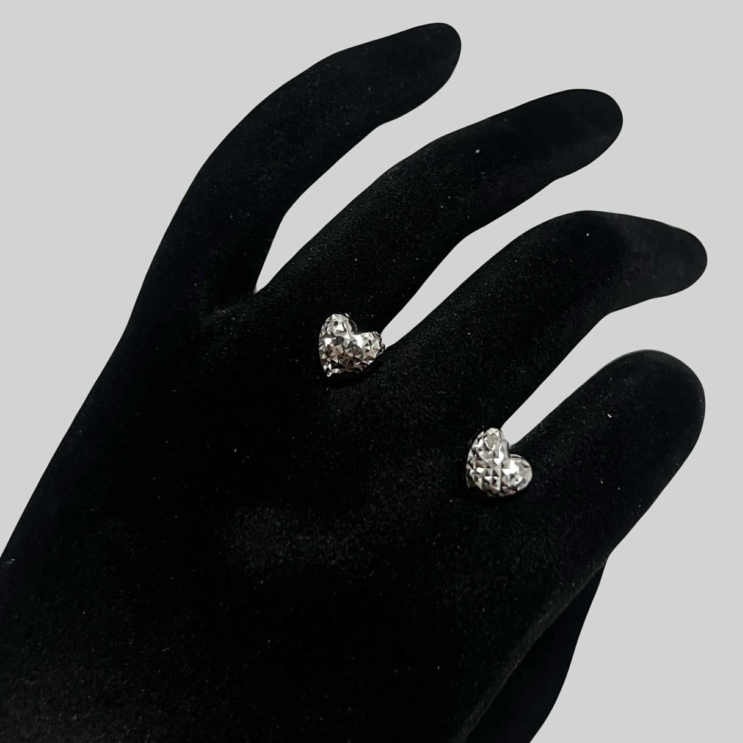 WG03595 E 18k Saudi Gold Earrings 1.11g
