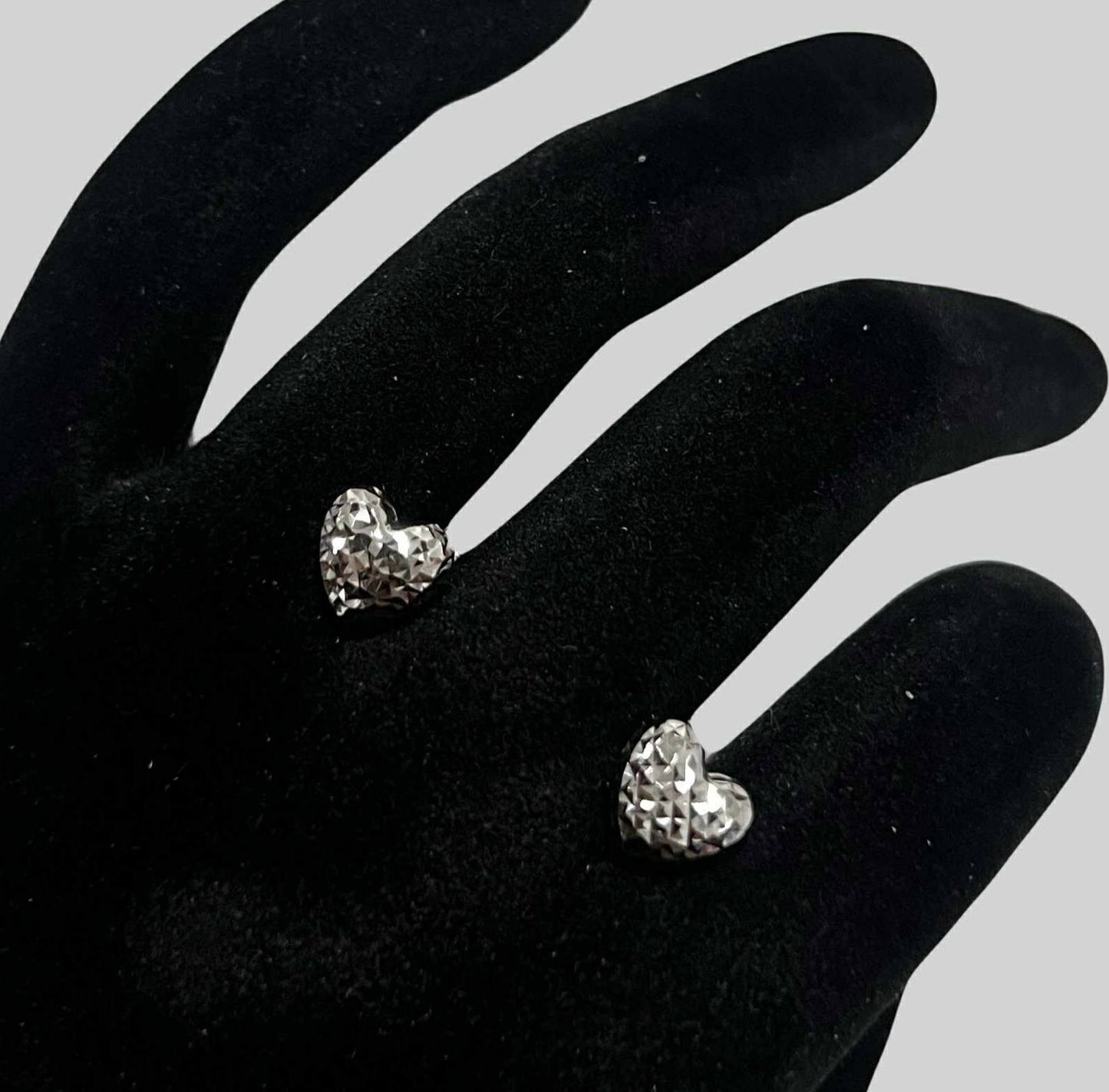 WG03595 E 18k Saudi Gold Earrings 1.11g