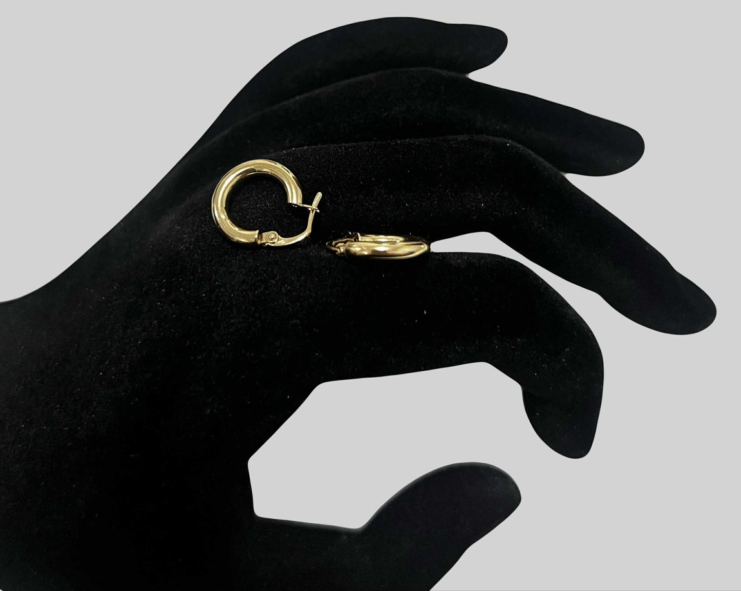 WG03596 E 18k Saudi Earrings Gold .95g