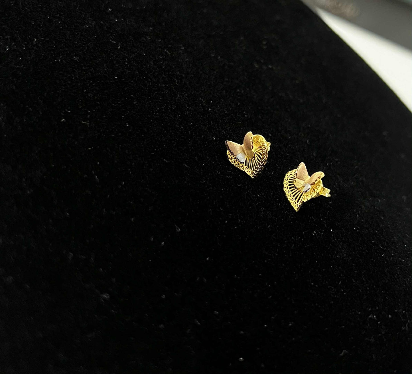 WG03597 E 18k Saudi Gold Earrings 1.39g