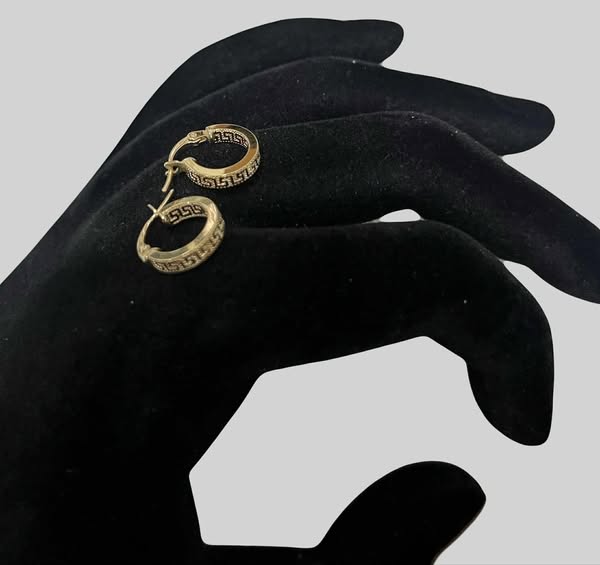 WG03598 E 18k Saudi Gold Earrings .85g