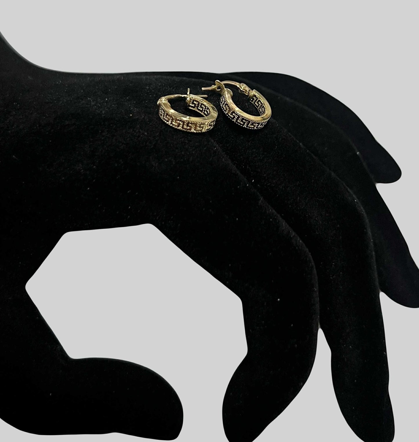 WG03598 E 18k Saudi Gold Earrings .85g