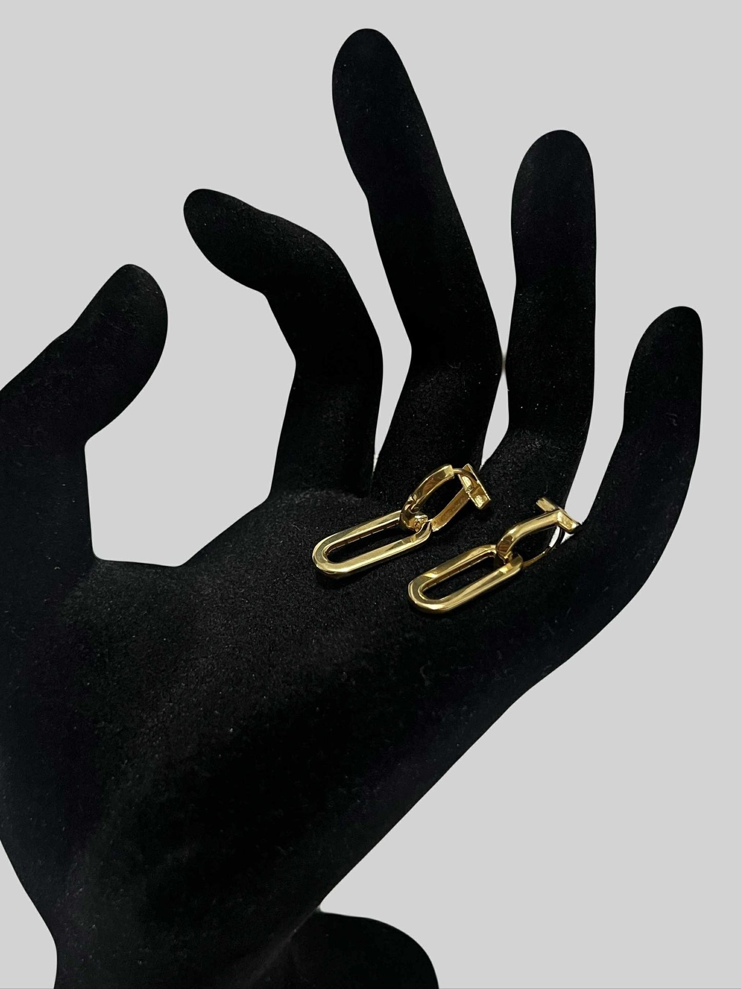 WG03599 E 18k Saudi Gold Earrings 3.41g
