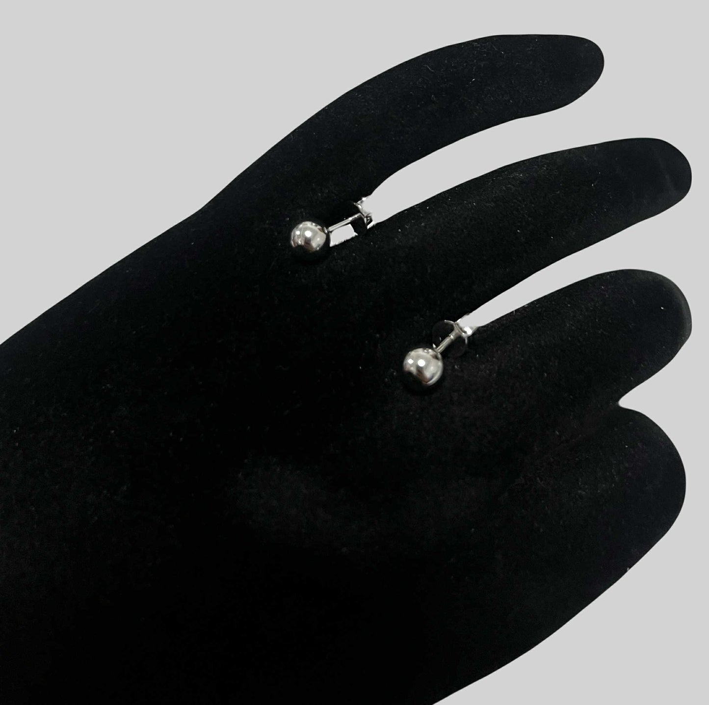 WG03588 E 18k Saudi Gold Earrings 1.12g