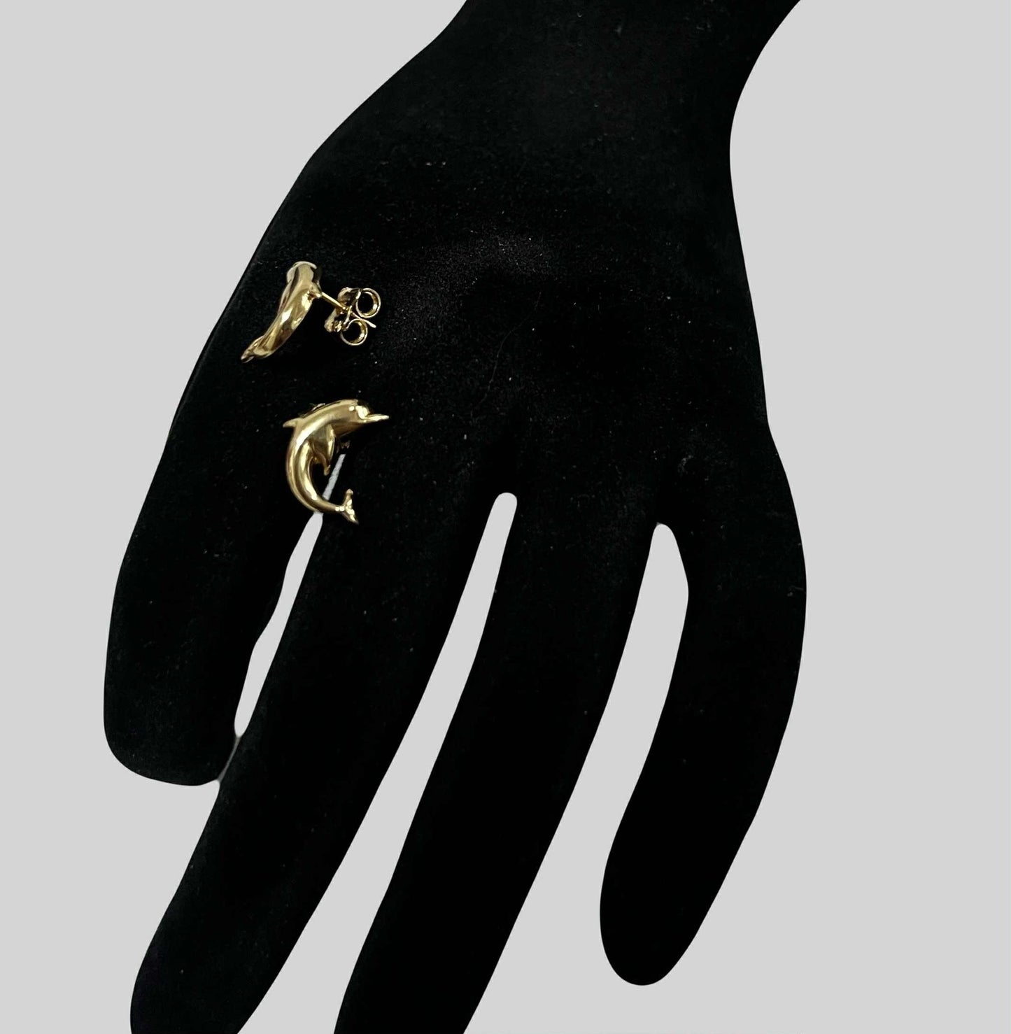 WG03752 E 18k Saudi Gold Earrings 1.07g