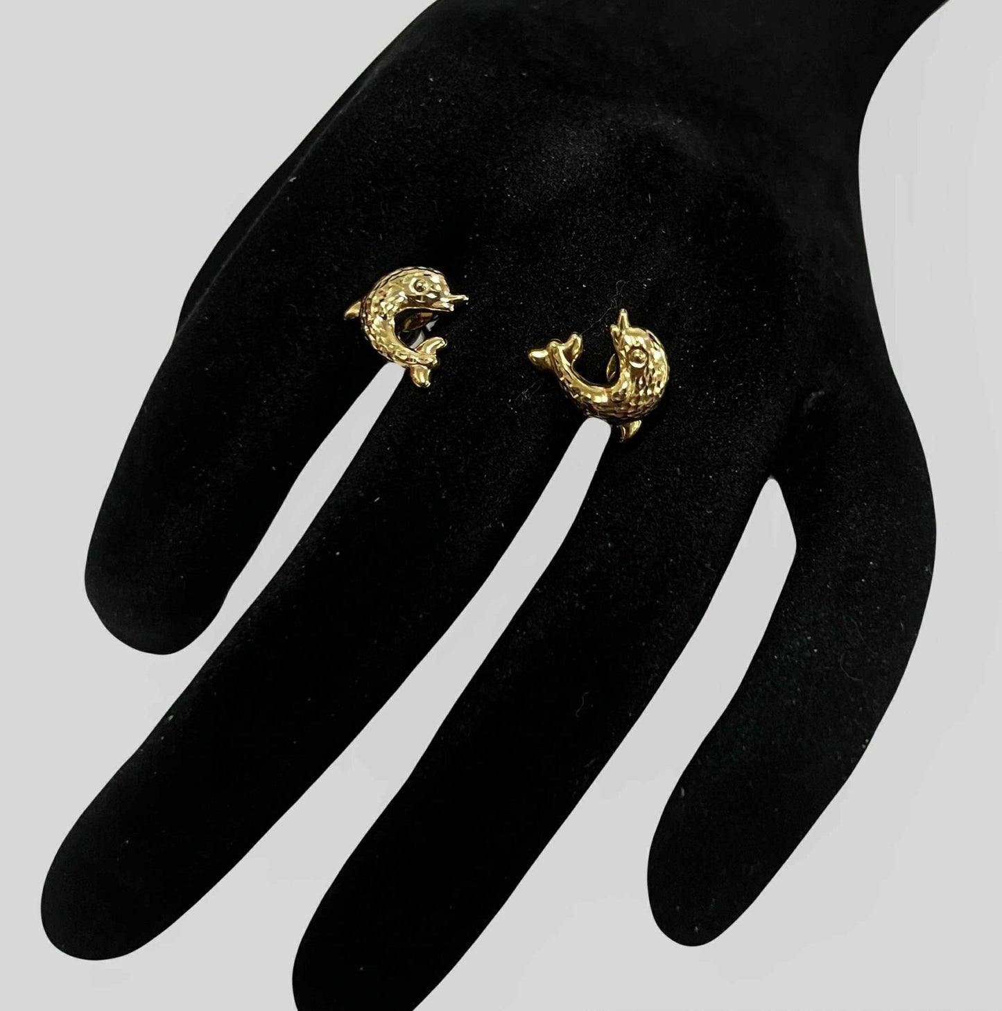 WG03753 E 18k Saudi Gold Earrings 1.43g