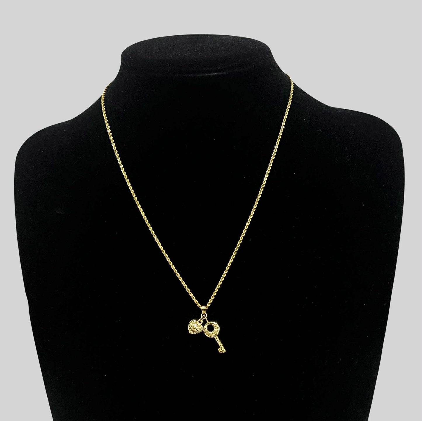 WG03756 N 18k Saudi Gold Necklace 18" 2.67g