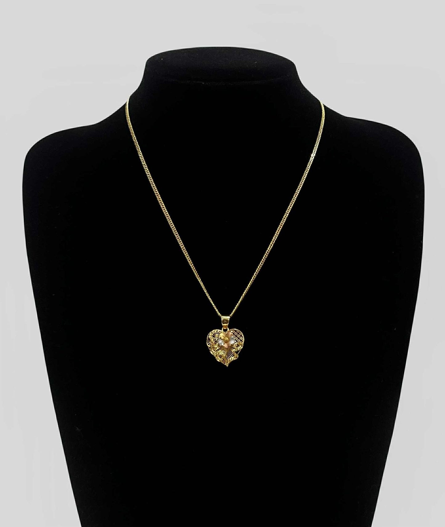 WG03759 N 18k saudi gold Necklace 18" 4.82g