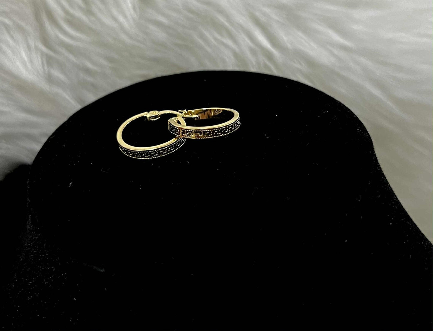 WG03776 E 18k Saudi Gold Earrings 1.88g