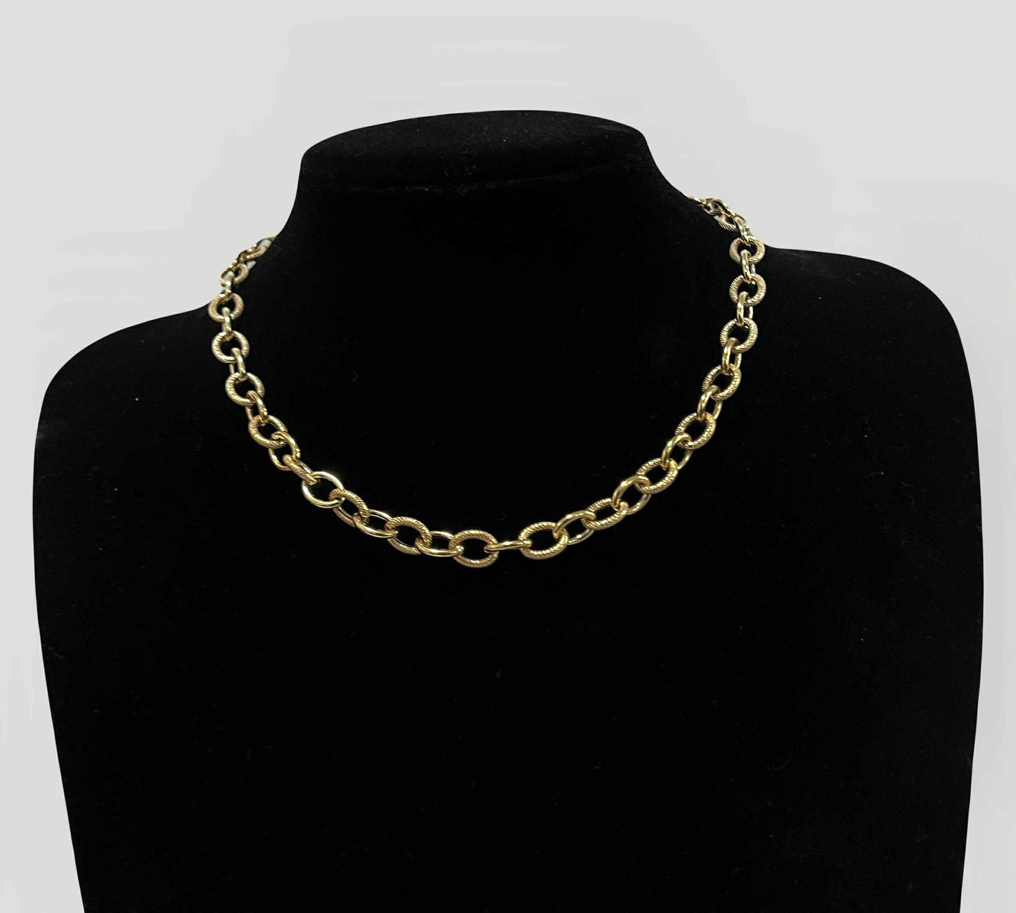WG03786 N 18k Saudi Gold Necklace 17" 9.65g