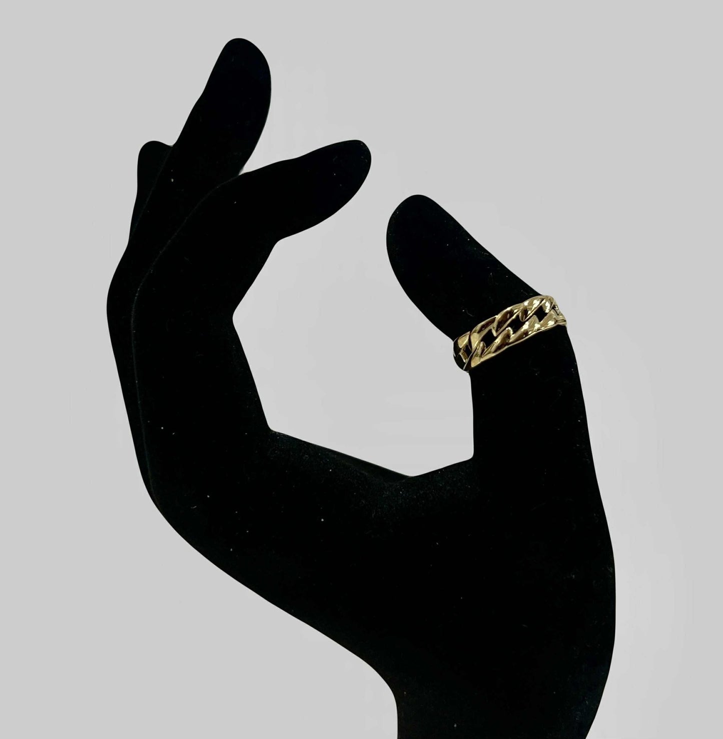 WG03798 R 18k Saudi Gold Ring s. 7.5 2.11g