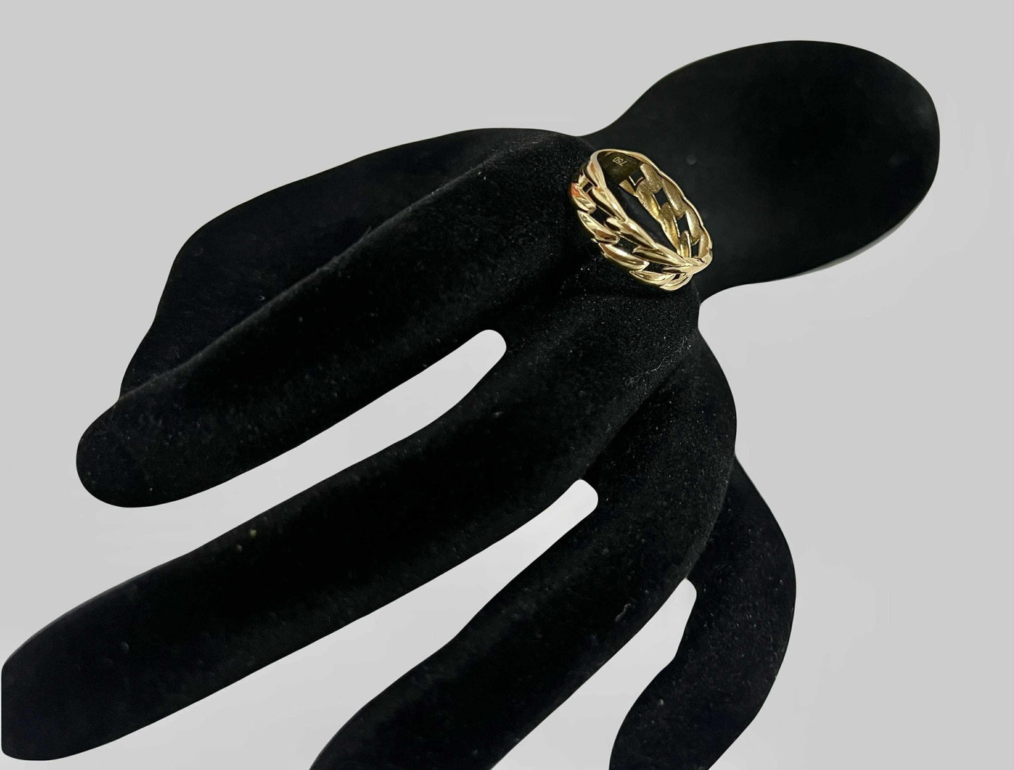 WG03798 R 18k Saudi Gold Ring s. 7.5 2.11g