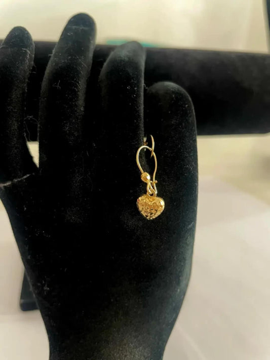 18k Saudi Gold Earrings – 1.23 grams