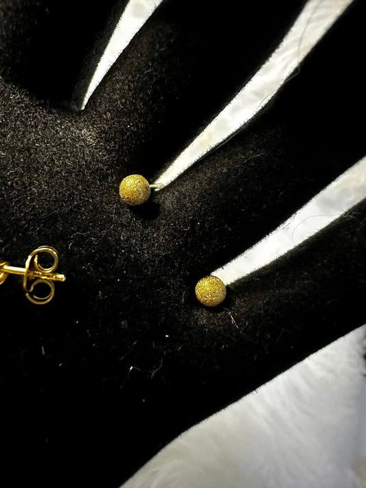 WG02574 E8 18k Saudi Gold Earrings – 0.9 grams