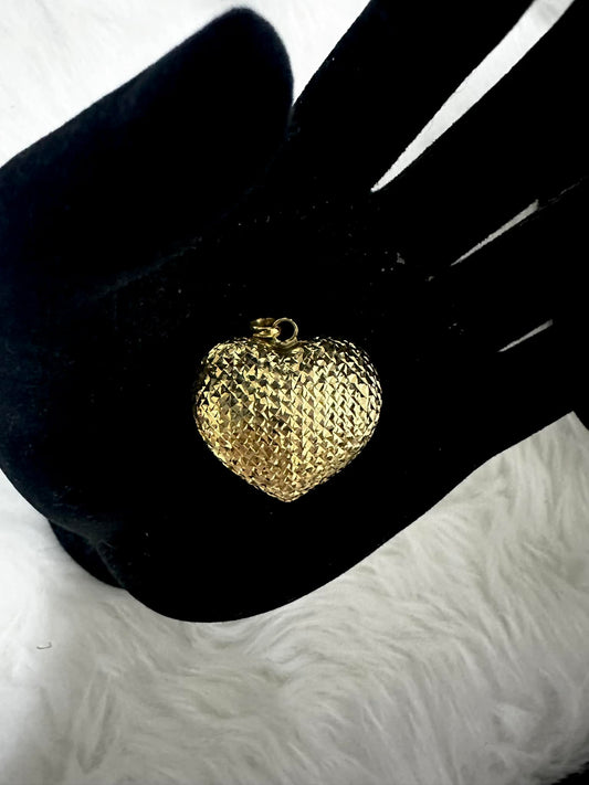 WG03015 P, 18k Saudi Gold Pendant – 4.8 grams