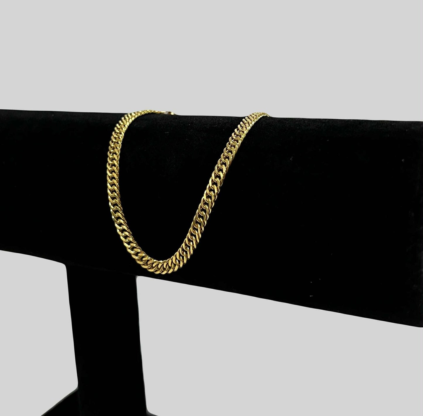 WG003734 B 18k saudi gold Bracelet 8" 3.86g