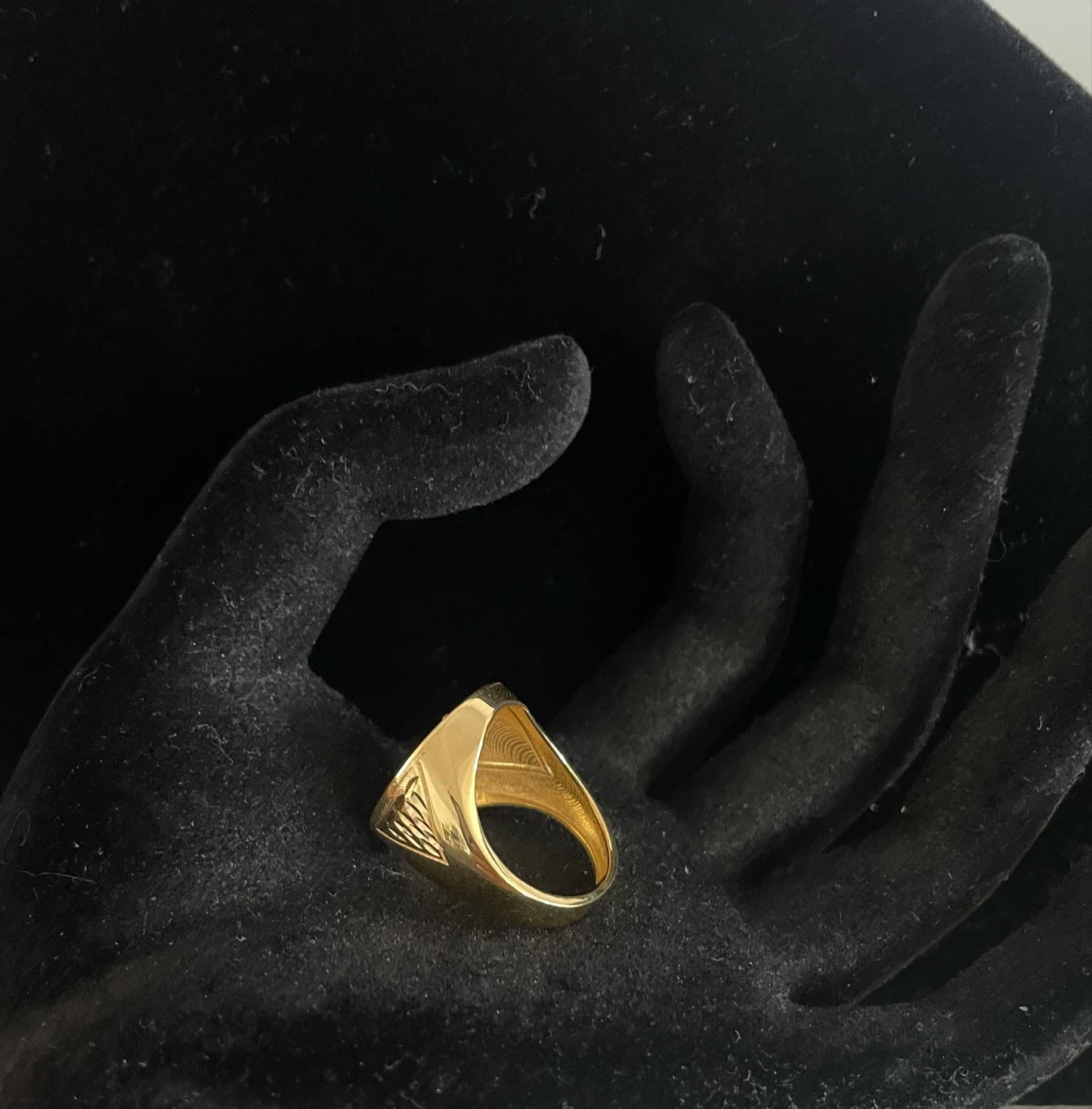 WG03464 R, 18k Saudi Gold Ring – 4.65 grams