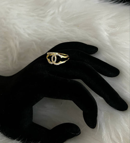 WG003697 18k Saudi Gold Ring - size 8 1.95g