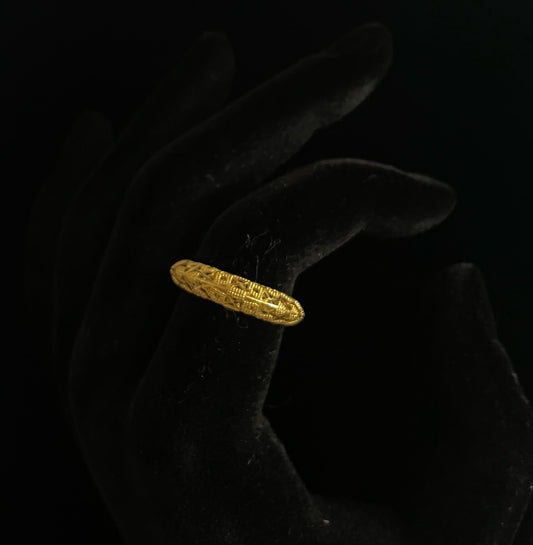 WG003685 18k Saudi Gold Ring size 7, 1.96g