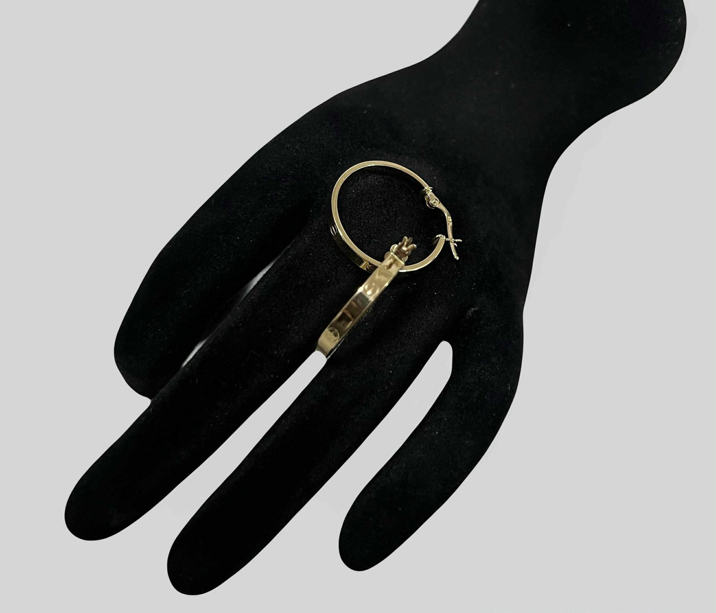 CM00066 E 18k Saudi Gold Earrings 2.11g