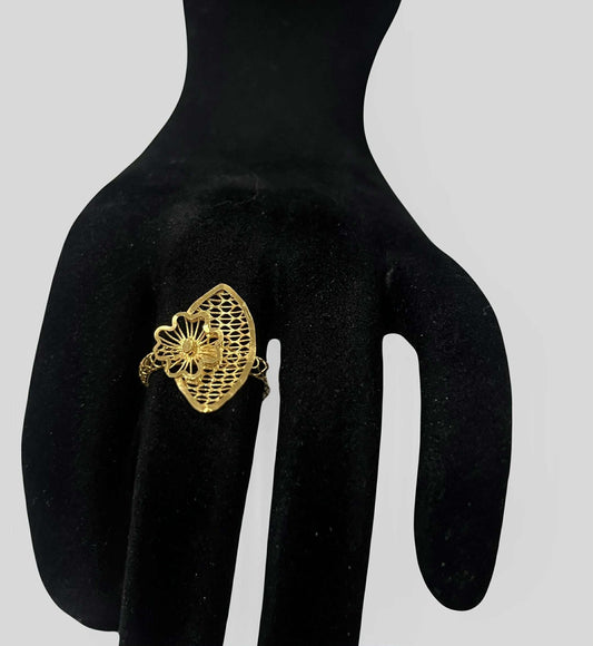 CM00084 R 18k Saudi Gold Ring s. 8 1.15g
