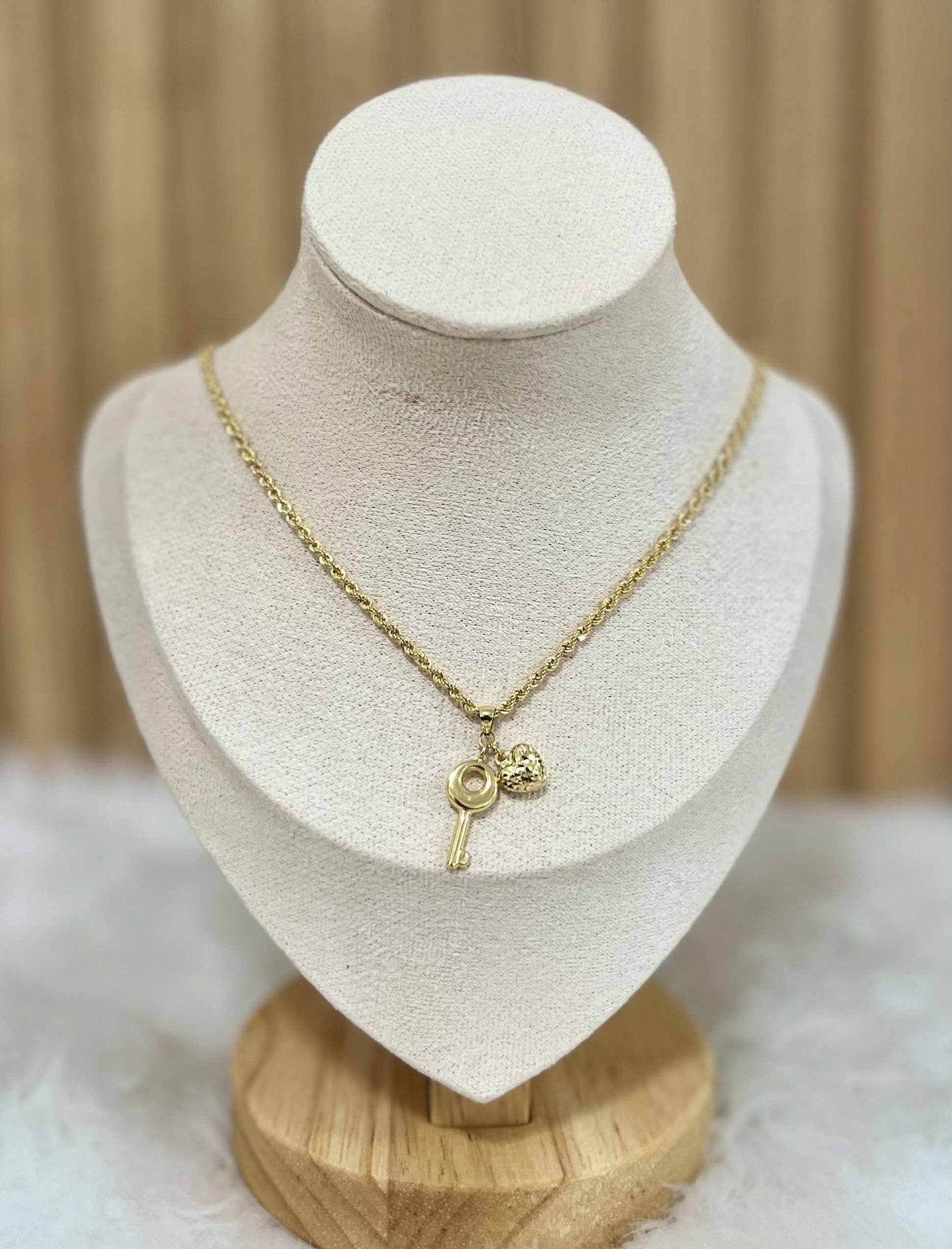 CM00094 Necklace 18k Saudi Gold  20" 3.95g