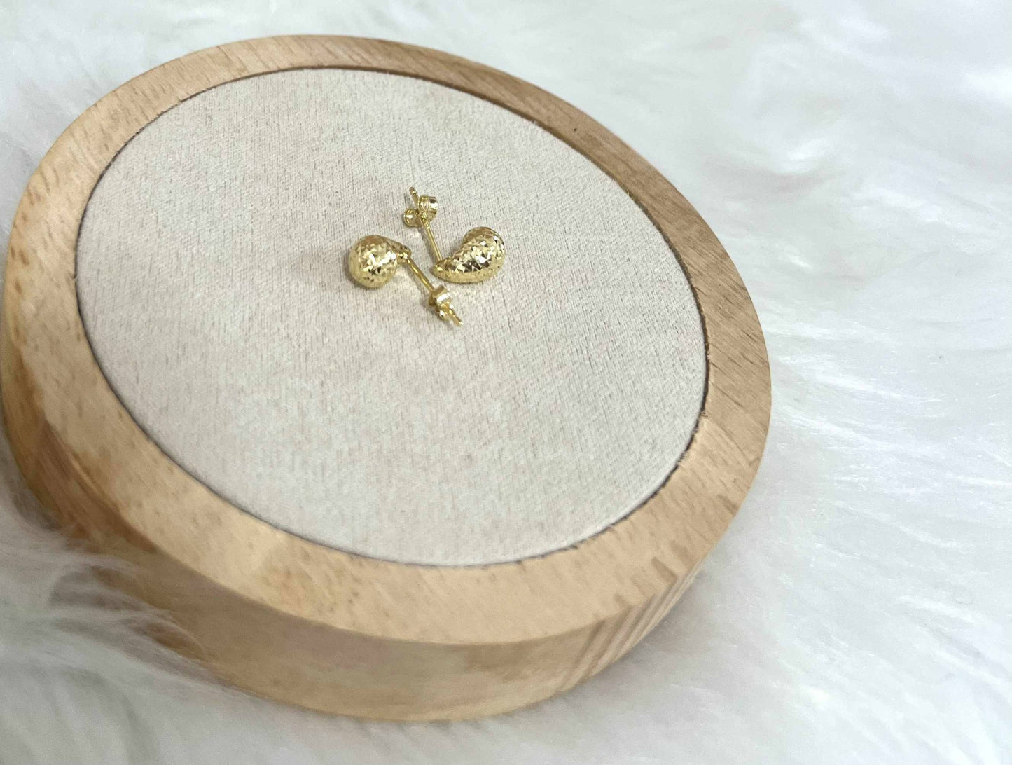 CM00101 Earrings 18k Saudi Gold  .88g