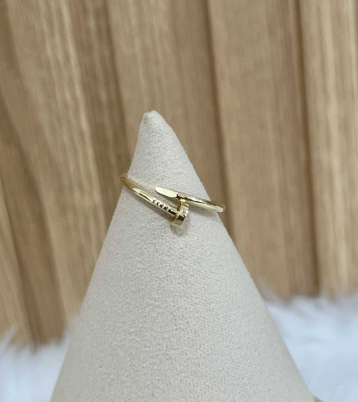 CM00110 Ring 18k Saudi Gold  s 9 1.33g