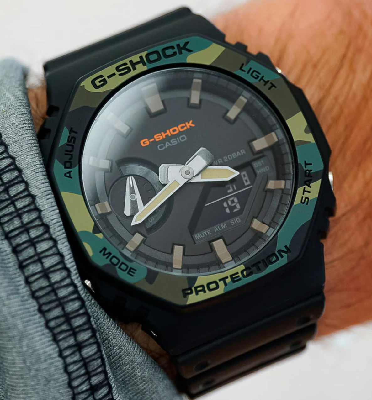 Casio G-shock GA-2100SU-1ADR Carbon Core Militar Watch