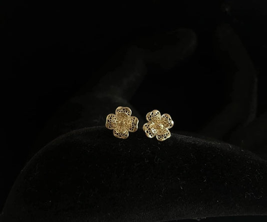 WG003631 E 18k Saudi Gold Earrings .90g