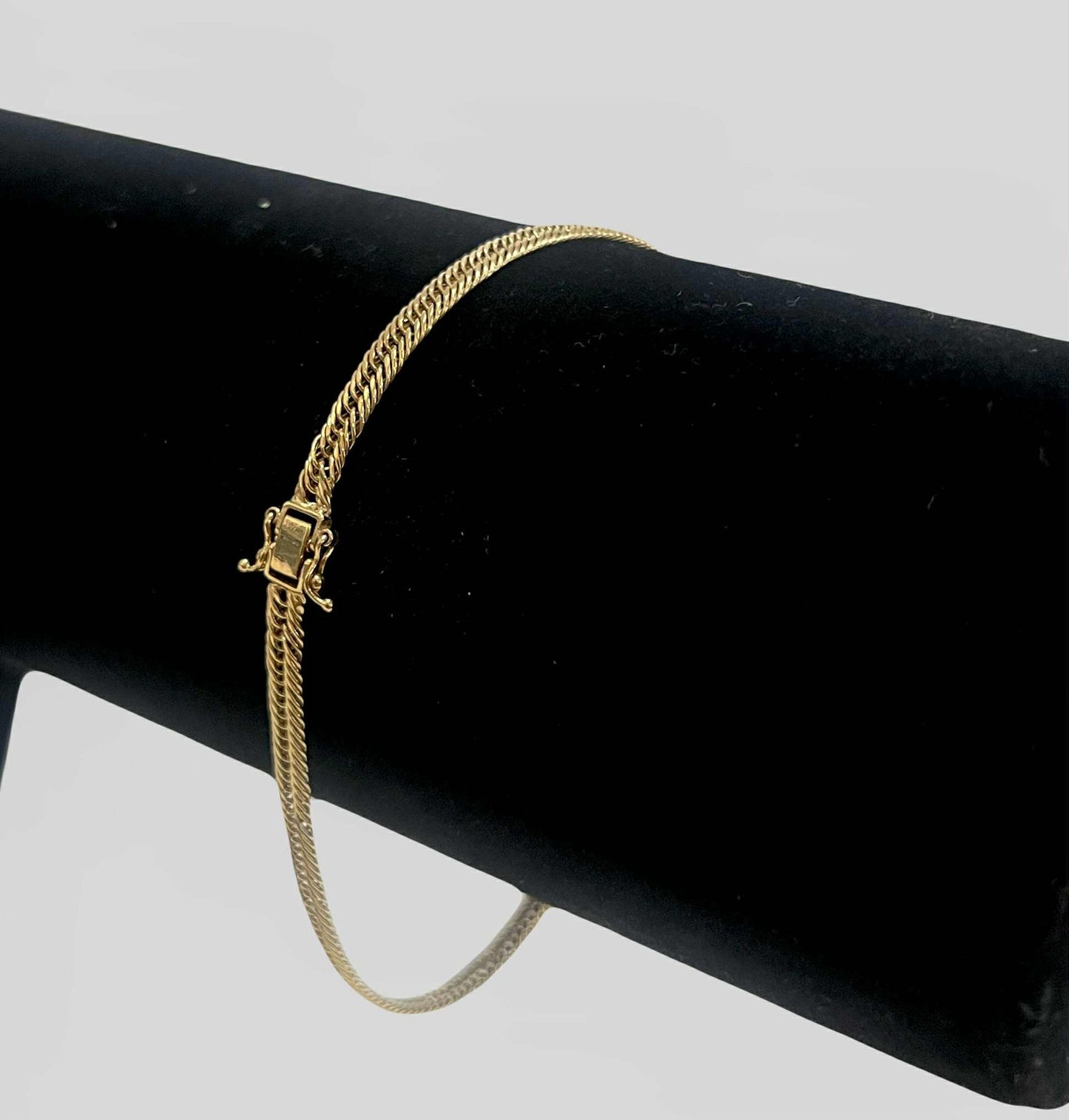 WG003641 B 18k Saudi Gold Bracelet 7.5" 2.34g