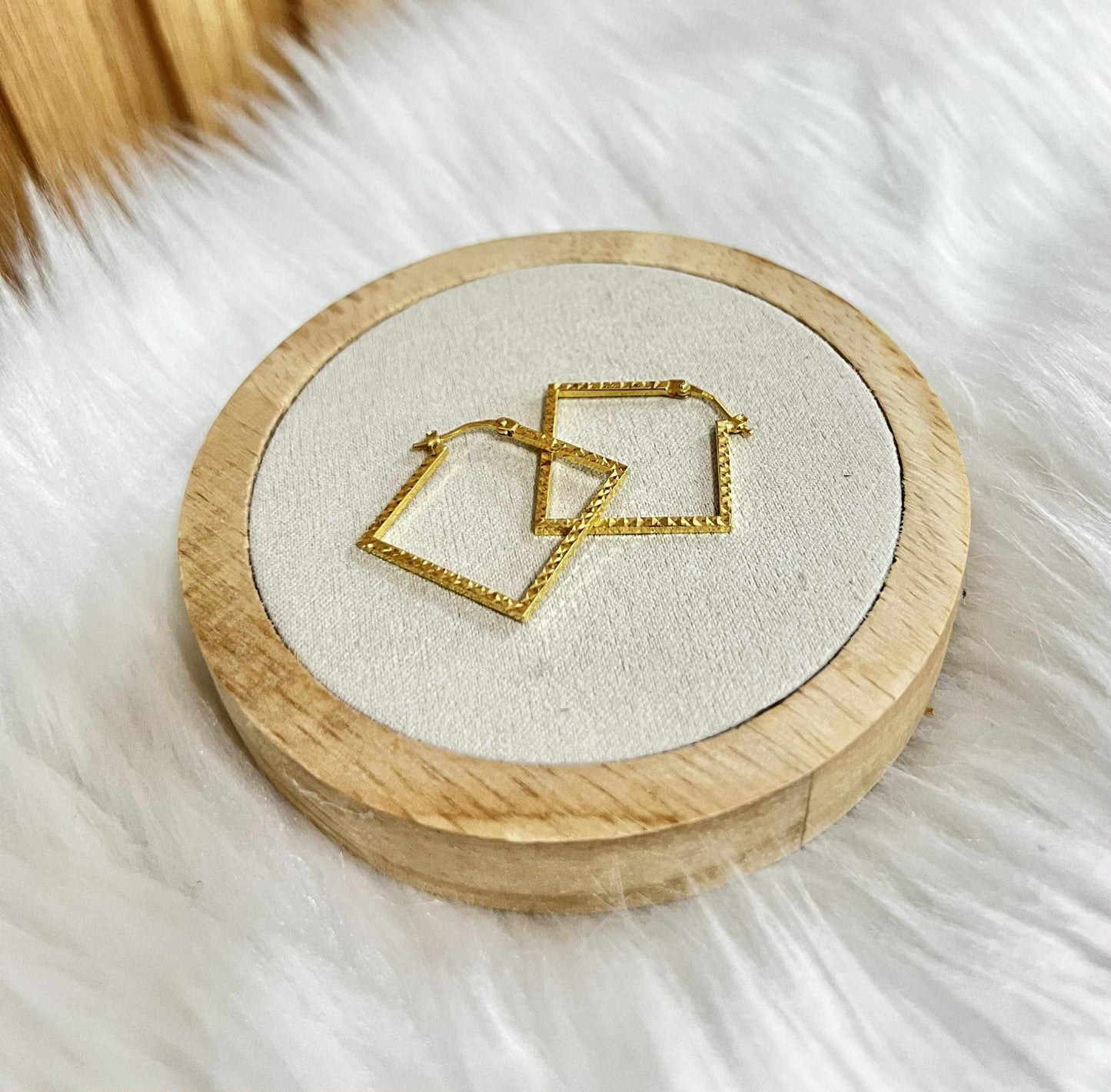 WG003723 E 18k Saudi Gold Earrings 2.20g