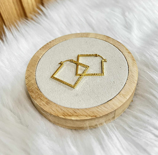 WG003723 E 18k Saudi Gold Earrings 2.20g
