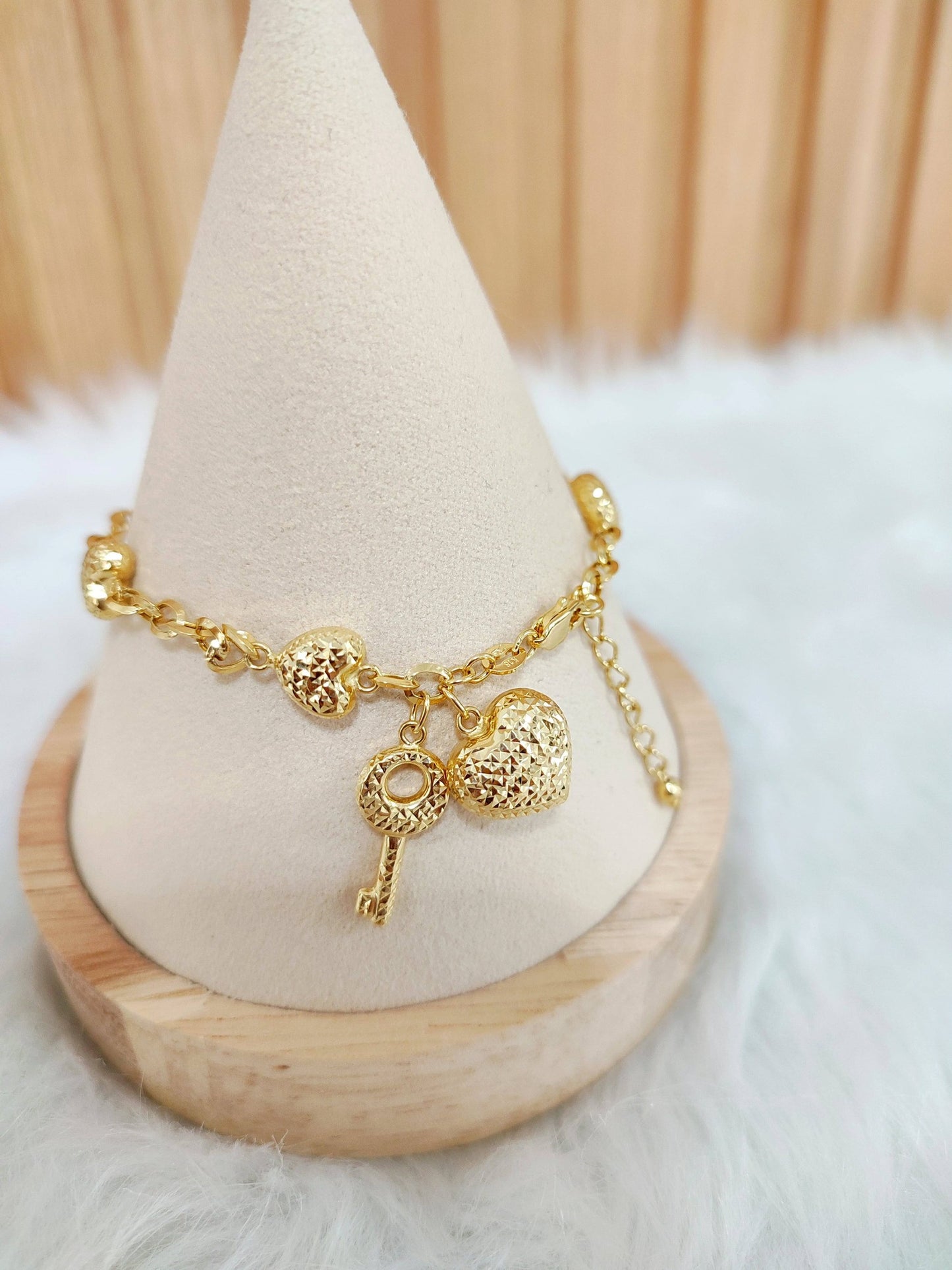 WG003820 B 18k Saudi Gold 7-8" 4.94g