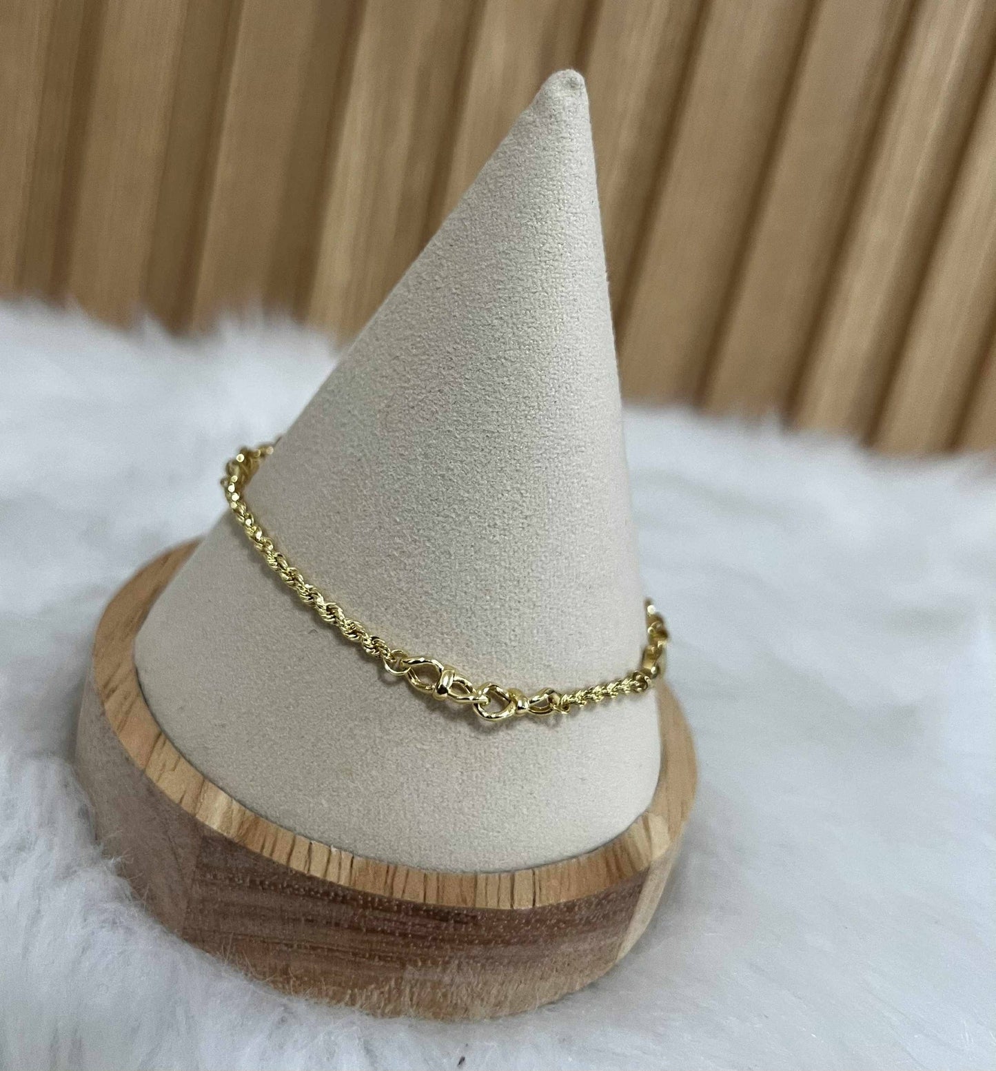 WG003827 B 18k Saudi Gold 7.5" 3.69g