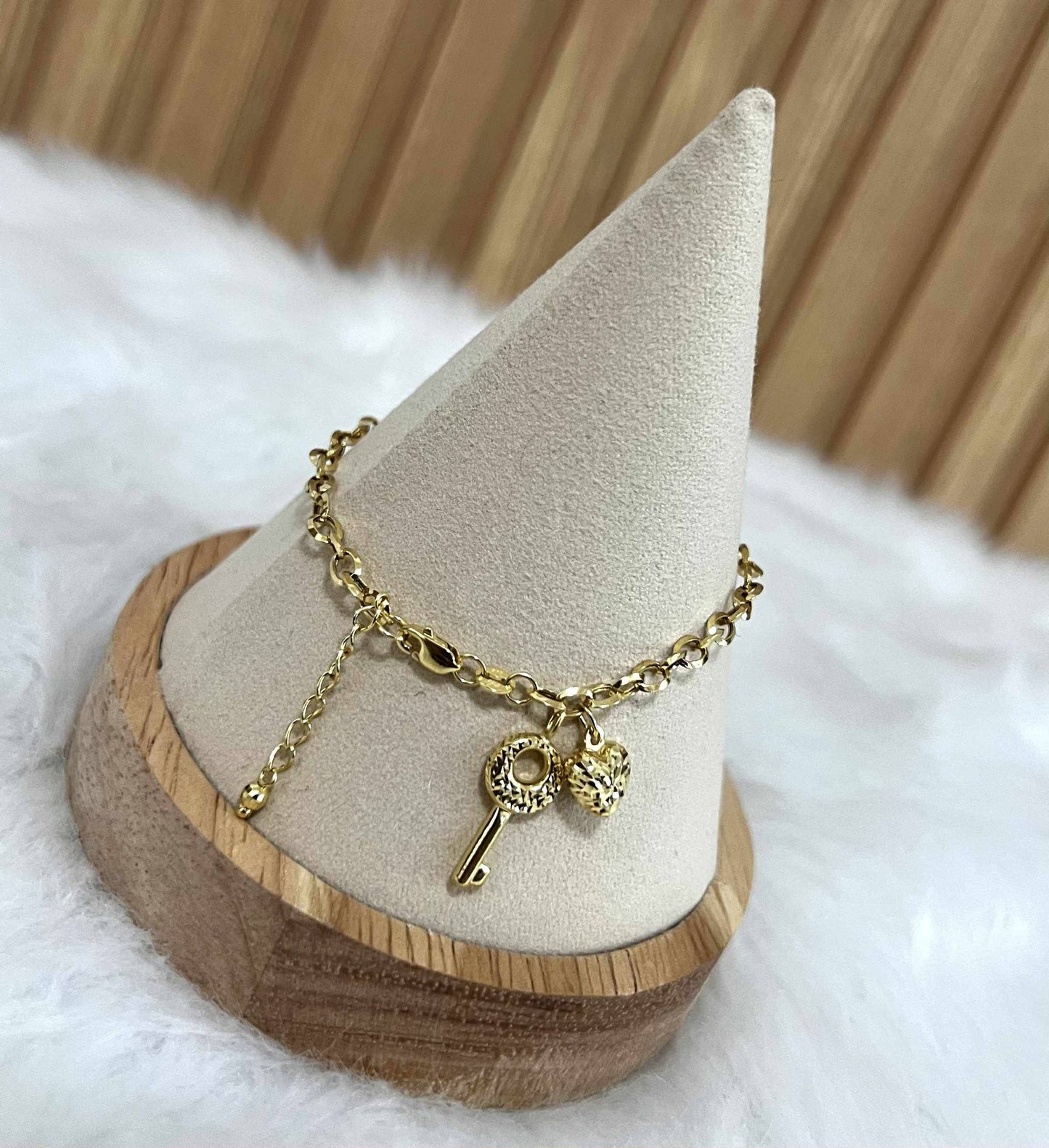 WG003832 B 18k Saudi Gold 7-8" 3g