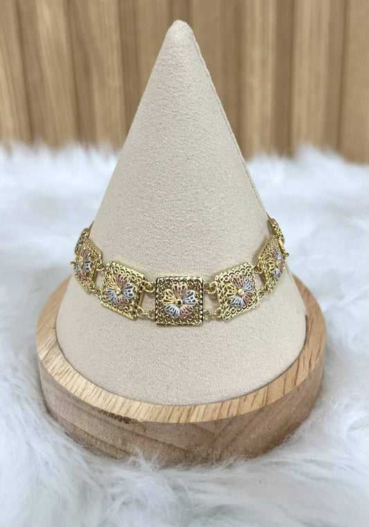 WG003855 Bracelet 18k Saudi Gold  6.5-7.5" 9.66g