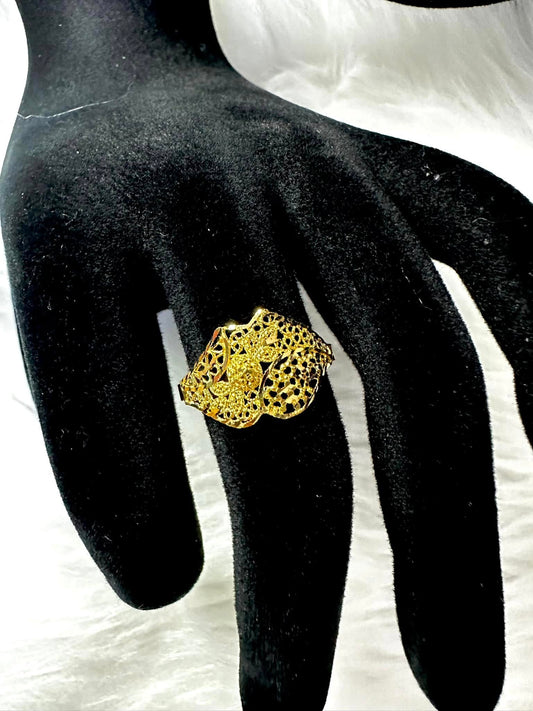 WG02352 R,18k Saudi Gold Ring – 1.36 grams