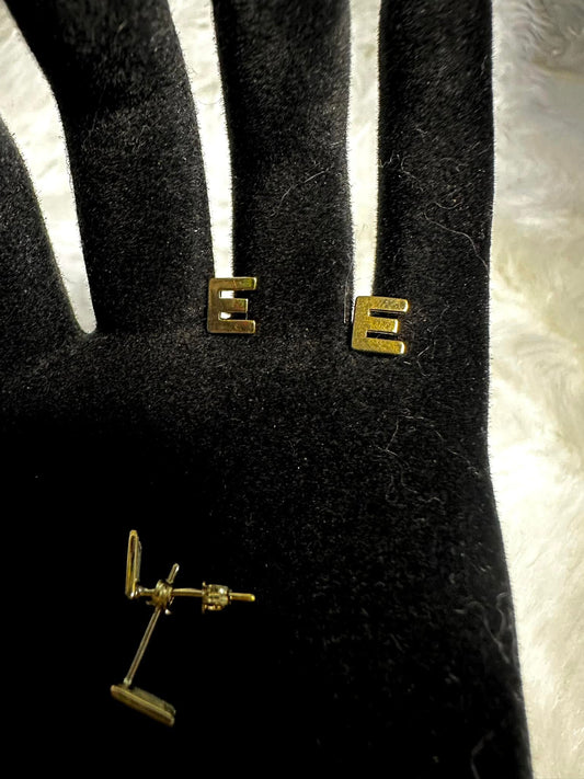 WG02615 E E2, 18k Saudi Gold Earrings – 0.89 grams