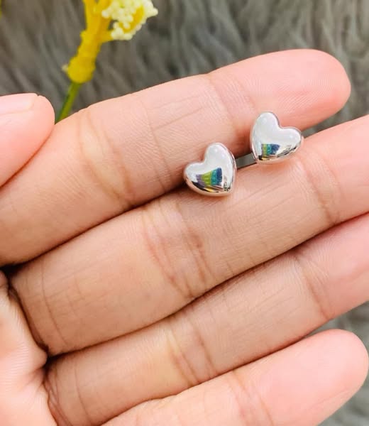 WG03431 E, 18k Saudi Gold Earrings – 1.13 grams