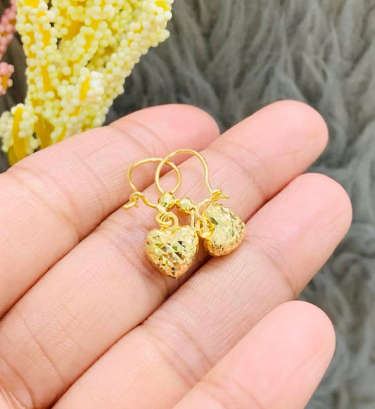 18k Saudi Gold Earrings – 1.12 grams