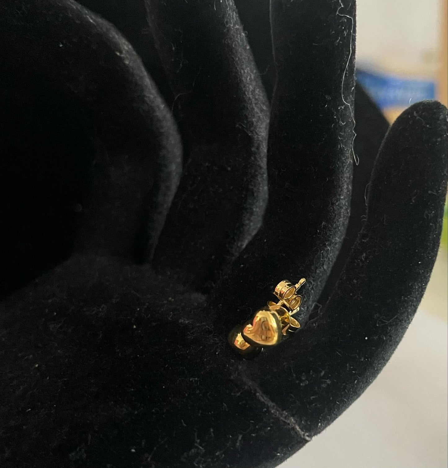 18k Saudi Gold Earrings – 1.19 grams
