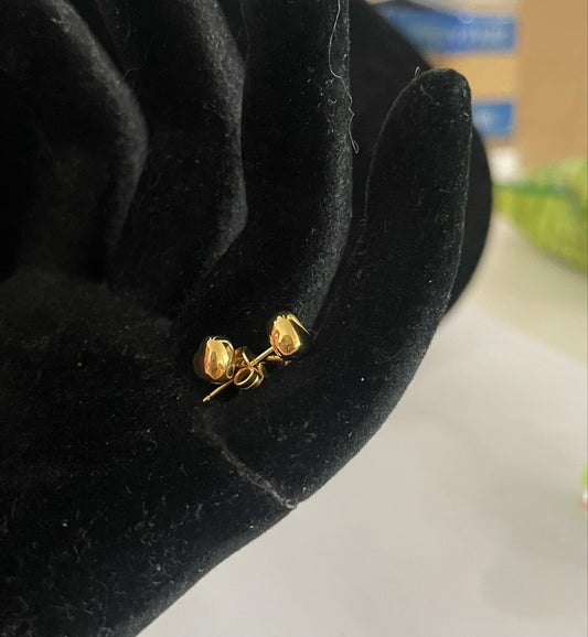 18k Saudi Gold Earrings – 1.19 grams