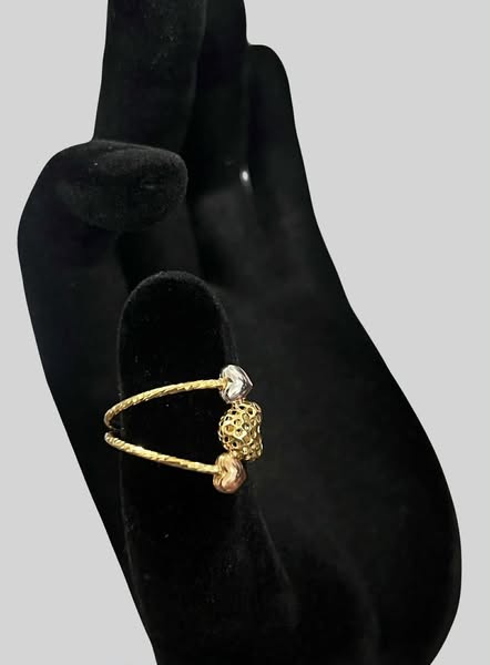 WG03583 R 18k Saudi Gold Ring s. 7 1.37g