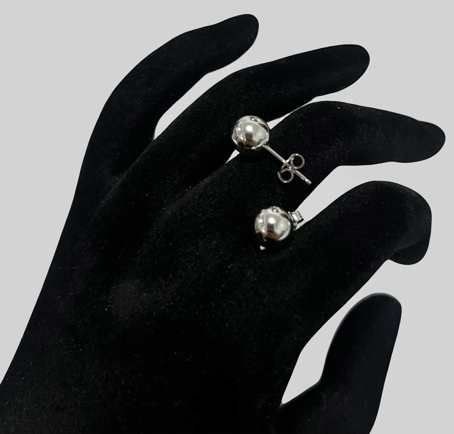 WG03591 E 18k Saudi Gold Earrings 1.75g